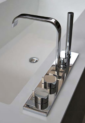 Vägghängd Toalettstol, Badkarsblandare, badrumduschar, Toalettstol, Badrum, Italienska badrum, Moderna Design, badrum design Italienska, badkar, badrum design Italienska, badkar, badrumidéer Italienska, moderna badrum tillbehör