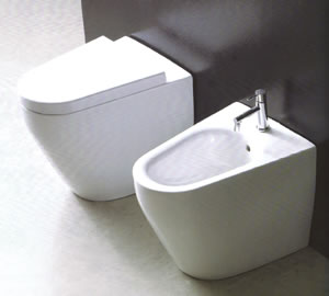 Toaletter baksida till vägghängd toastol, Toalett, WC, slut kopplade ihop toaletter, WC, vägg monterade toaletter, däckar - monterade toaletter